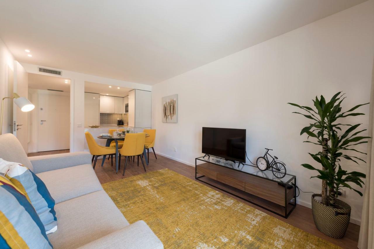 Lovelystay - Downtown Balcony Apartment With Free Parking Porto Zewnętrze zdjęcie