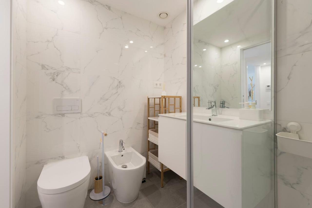 Lovelystay - Downtown Balcony Apartment With Free Parking Porto Zewnętrze zdjęcie